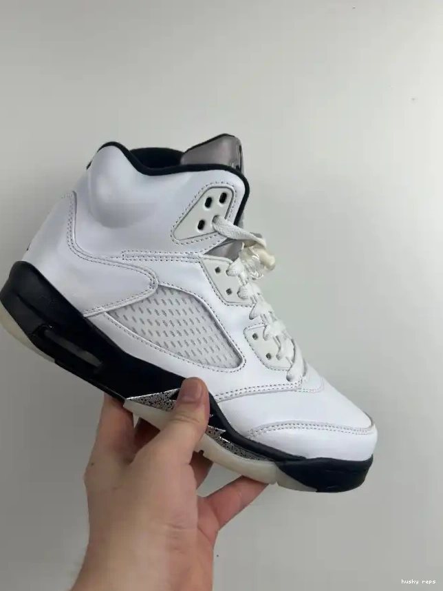 Rep Husky DD0587-110 'WHITE RETRO 5 BLACK' JORDAN AIR 0501